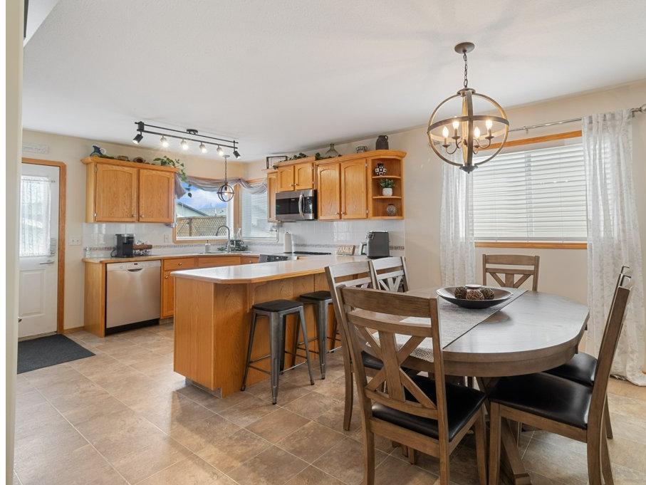 Helping you buy or sell your home with ease